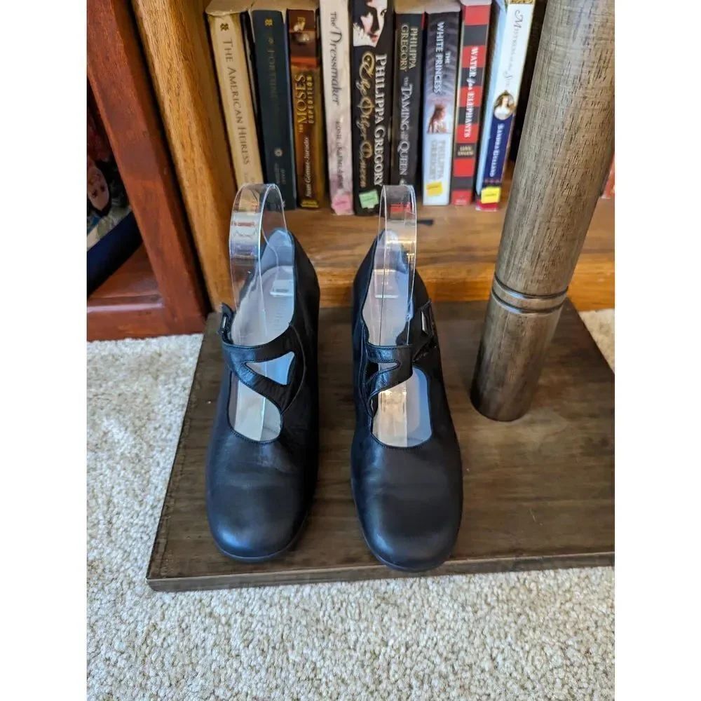 beautifeel black patent leather Mary Janes sz 38 euc